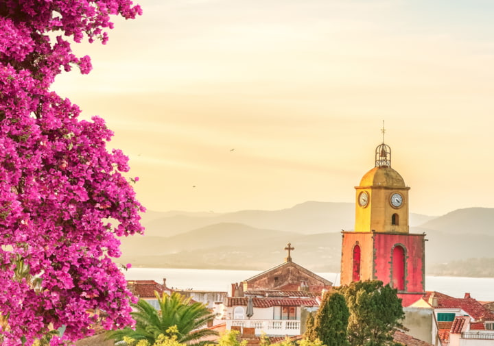Saint-Tropez Stadtbild bei Sonnenuntergang