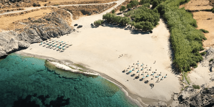 Blick auf die Ammoudi Bucht