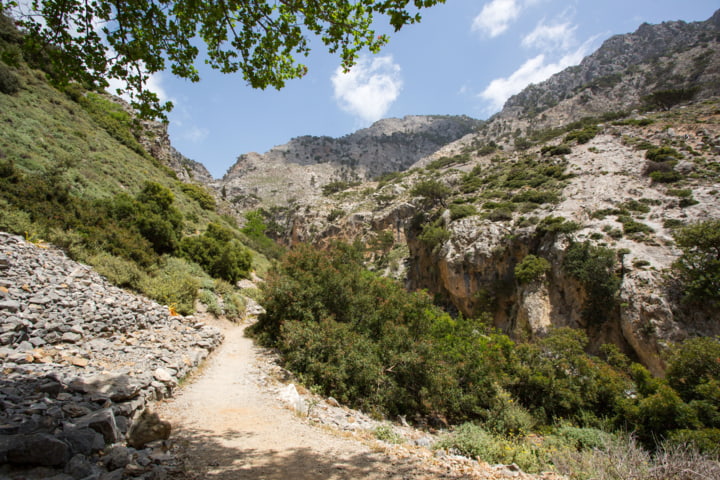 Wanderweg an der Rouvas-Schlucht