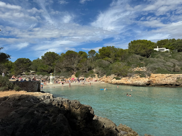 Blick auf die Bucht Cala Sa Nau