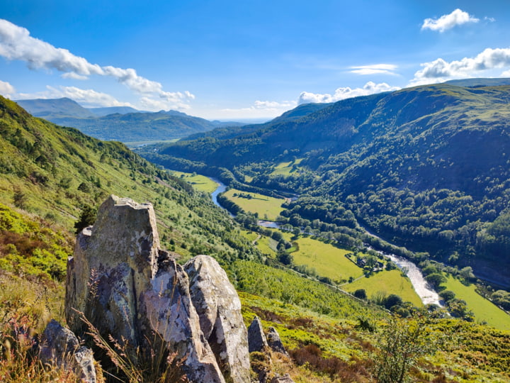 Berglandschaft mit Blick auf das Mawddach-Flusstal im Snowdonia National Park