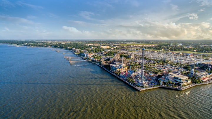 Blick auf den Kemah Boardwalk aus der Vogelperspektive